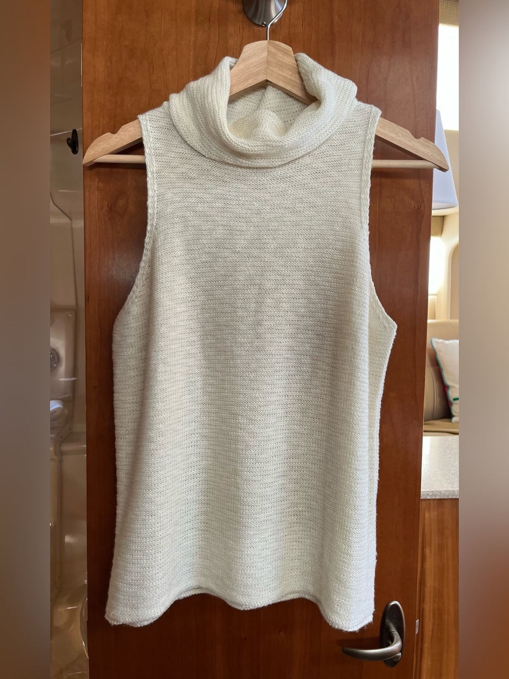 Sleeveless Turtleneck Knit Top - Cream color sz Small